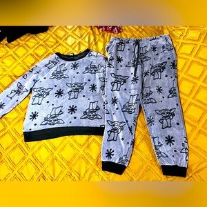 Disney The Mandalroian Cozy Pajamas Set XL